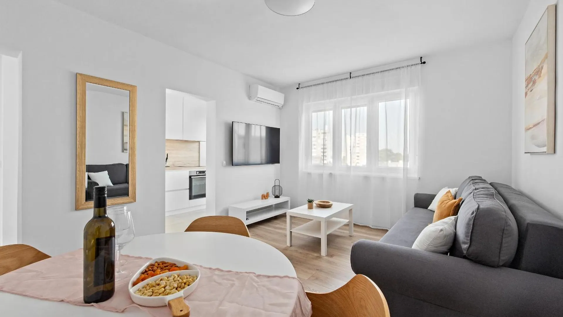 Apartment Jellyfish Pula 0*,
